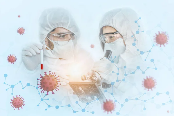 Vetenskaplig Bakgrund För Två Forskare Med Mikroskop Laboratorieöverdrag Med Coronavirus — Stockfoto