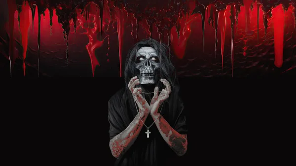 血まみれの暗黒地獄の背景に手に掛かるクロスネックレスと頭蓋骨の顔の肖像画の不気味な血まみれの悪魔のハロウィーンコンセプト — ストック写真