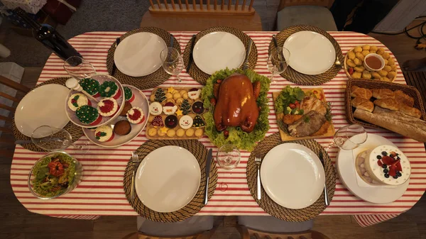 Noel ve Şükran Günü aile yemeği masa arkası konsepti