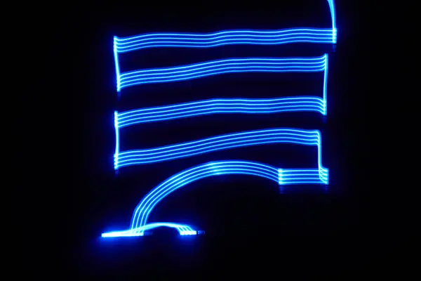 ダークで抽象的な青い線の迷路 — ストック写真