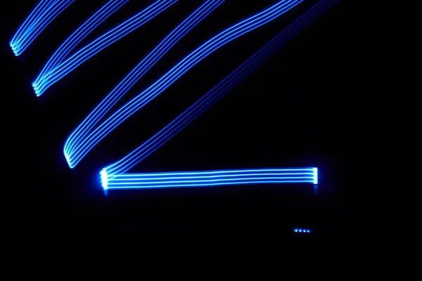 Karanlıkta Mavi Çizgilerin Fotoğrafı — Stok fotoğraf