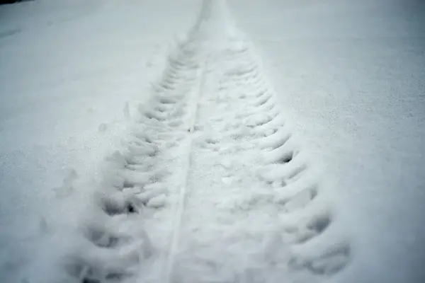Foto Van Autobandenspoor Verse Sneeuw — Stockfoto