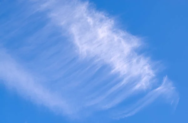 Σύννεφα Cirrus Στο Γαλάζιο Του Ουρανού Φυσικό Υπόβαθρο — Φωτογραφία Αρχείου