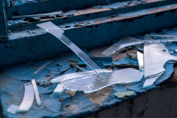 Разбитое Стекло Подоконнике Заброшенном Здании — стоковое фото
