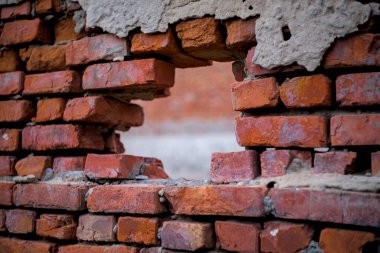 Terk edilmiş bir depo duvarı. Ukrayna