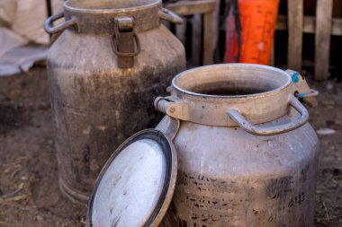 Açık kapaklı alüminyum kutu