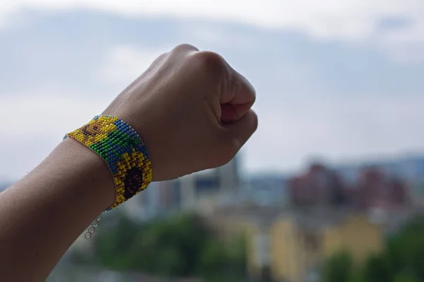 Bracelet Avec Tournesols Sur Main Une Femme Symbole Ukraine Incassable — Photo