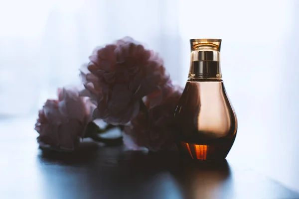 Perfumy Kwiaty Róż Damskie — Zdjęcie stockowe