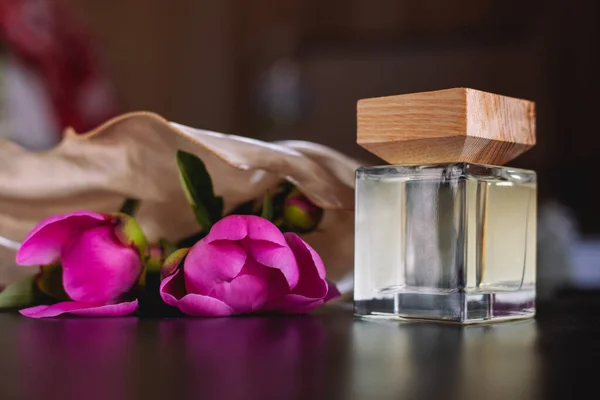 Perfume Mujer Flores Rosa — Foto de Stock