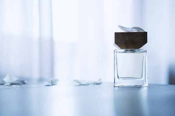 Perfume Elegante Pétalas Flores — Fotografia de Stock