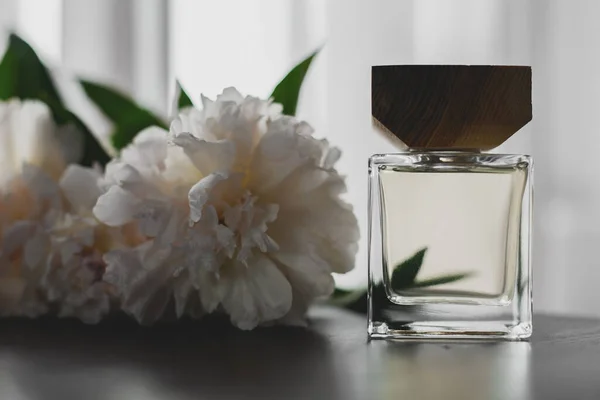 stock image bottle of Perfume and pink flowers