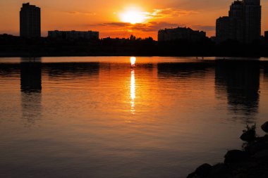 Gölde güzel bir gün batımı