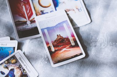 Tarot kartları, Tarot kartlarında falcılık, falcılık. Okültizm, ezoterik eğitim. Kyiv, Ukrayna - 10 Eylül 2024.