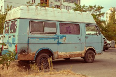 Eski terk edilmiş araba, 11 Eylül 2024, Ukrayna