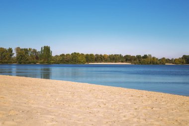 Nehirdeki güzel sahil