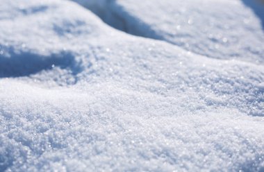 Güneşte beyaz kar dokusu