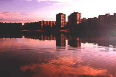 Nehirde güzel bir gün batımı