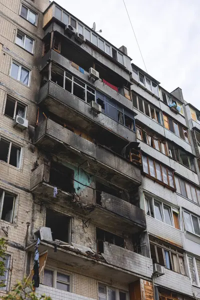 Ukrayna 'da İHA saldırısından sonra yanmış ev