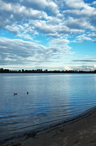 güzel manzara nehir üzerinde