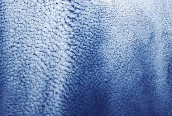 güzel arka plan beyaz bulutlar ile mavi gökyüzünde