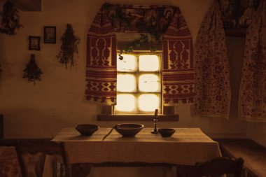 Ukrayna 'da eski bir geleneksel evin içi.