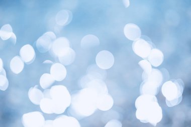 Denizin bulanık mavi bokeh 'i