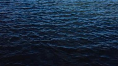 Mavi deniz suyu dokusu ve arkaplanı