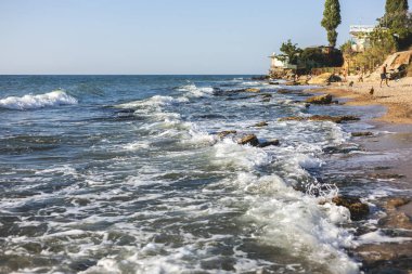 Sahilin deniz manzarası.