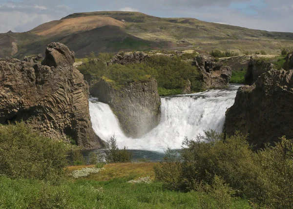 Hjalparfoss瀑布 冰岛南部地区 — 图库照片