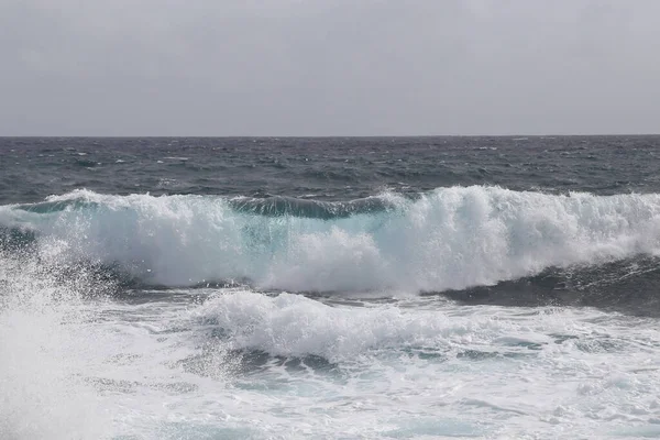 Hullámok Zuhannak Maui Szigetén Hawaii Szigetén — Stock Fotó