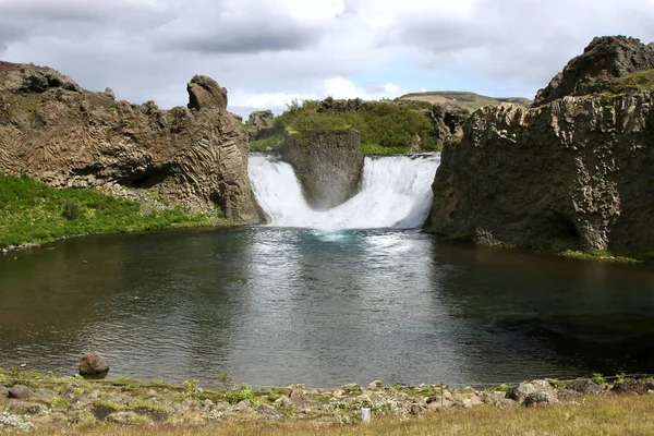 Wodospad Hjalparfoss Południowej Islandii — Zdjęcie stockowe