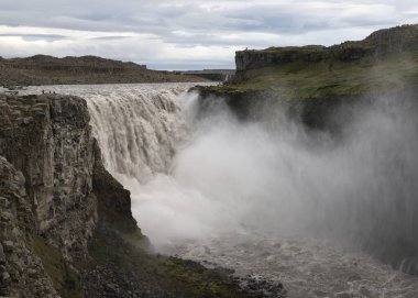 İzlanda 'nın kuzeydoğu bölgesindeki Dettifoss Şelaleleri