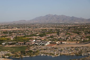 Estrella Dağı ve Phoenix 'in banliyöleri Verrado, Arizona' daki Zafer Merdivenleri 'nden