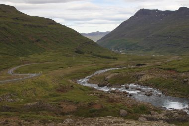 Seydisfjodur 'un batısındaki Fjadara Nehri, Doğu Bölgesi, İzlanda