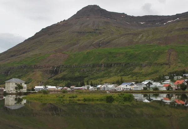Село Сейїсфйорр Східний Регіон Ісландія — стокове фото