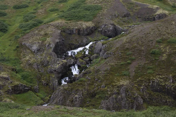 Wodospad Wzdłuż Autostrady Zachód Reydarfjodur Islandia — Zdjęcie stockowe