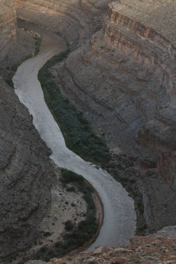 San Juan Nehri 'nin küçük bir bölümü Goosenecks Eyalet Parkı, Utah 