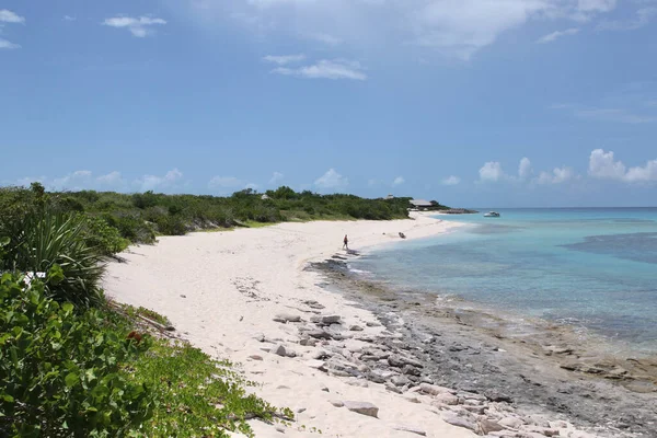 プロビデンス島 トルコ カイコス諸島の西端の典型的なビーチ — ストック写真