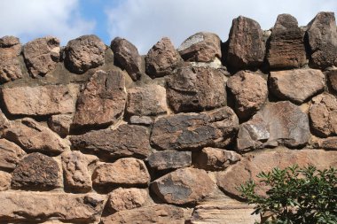 İlkel bir kaya duvarına yakın çekim