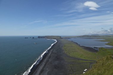 Vik i Myrdal, İzlanda yakınlarındaki Dryholaey Yarımadası