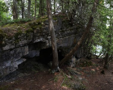 Bruce Patikası, Bruce Yarımadası Ulusal Parkı, Tobermory, Ontario, Kanada boyunca ilginç bir kara düzeni.