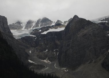 On Tepe Vadisi, Banff Ulusal Parkı, Alberta, Kanada