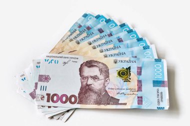Arka planda izole edilmiş Ukrayna parası. Ukrayna 'nın çeşitli banknotları. Hryvnia. UAH 1000.