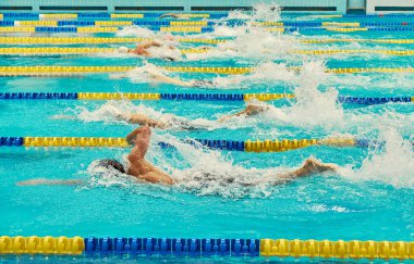 Turkuaz yüzme havuz şeritleri, sporun ve Olimpiyatların sembolü..