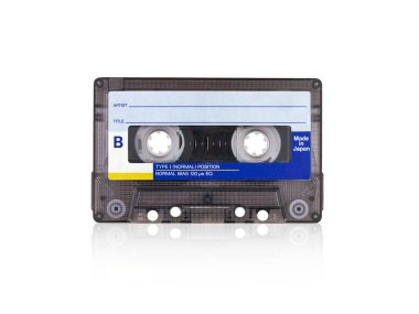 Beyaz arka plan üzerinde izole retro kaset.