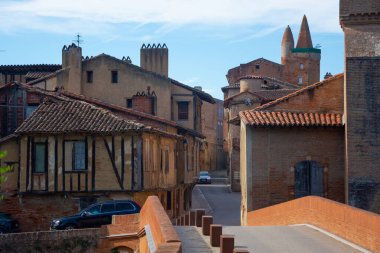 Rieux 'nun İsa' nın Doğuşu Katedrali: Katedral ve piskoposluk hazinesi Rieux-Volvestre, Haute-Garonne, Fransa 'da Arize nehrinin kıyısındaki tarihi anıtlar olarak sınıflandırılmıştır.