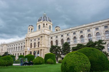 Yazı işleri. 1 Haziran 2024. Viyana, Avusturya. Doğal Tarih Müzesi Avusturya 'nın en büyük müzelerinden biridir ve Habsburgların doğal sergilerine ev sahipliği yapar..