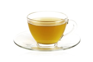 Beyaz arka planda bir fincan çay..