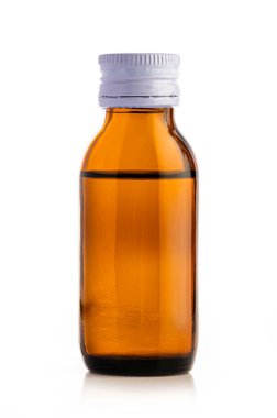 İlaç şişesi beyaz arka planda izole