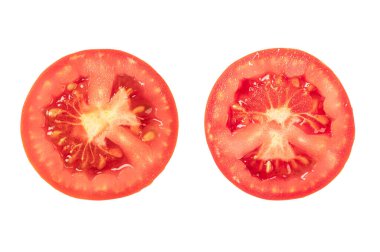 Beyaz arka planda kırmızı domatesler